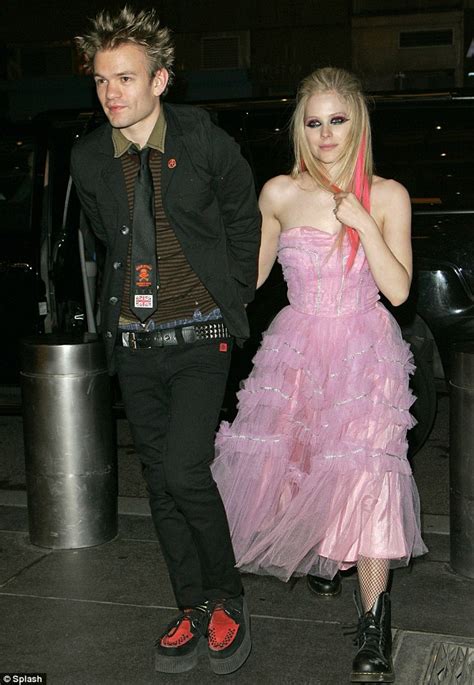 Deryck Whibley Gets Judge To Erase Ex Wife Avril Lavignes Name From