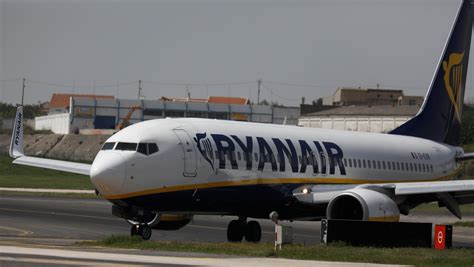 Ryanair Passengers Left Dumbfounded As Cork Bound Flight From Gatwick Airport Is Delayed Over 10