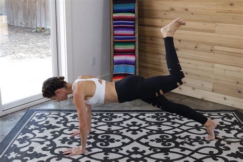 Try This 5 Minute Booty Burn Workout From A Pilates Goddess Best Butt