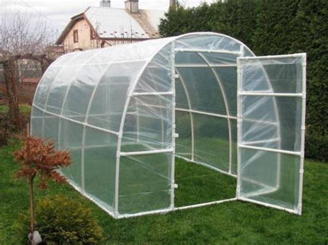 Here is a bunch of solid reasons why your yard could use the addition of a greenhouse, with 15 inexpensive pallet greenhouse plans & designs to choose from. 15 Cheap & Easy DIY Greenhouse Projects