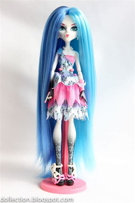 Lagoona is adorable with her teal highlighted blond hair and tentacle themed ensemble. OOAK # 2 Monster High C.A. Cupid Doll Blue Hair Reroot ...