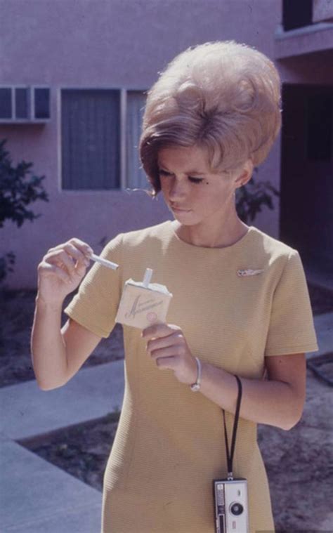 35 interesting vintage snapshots of 1960s women with bouffant hairstyle vintage hairstyles