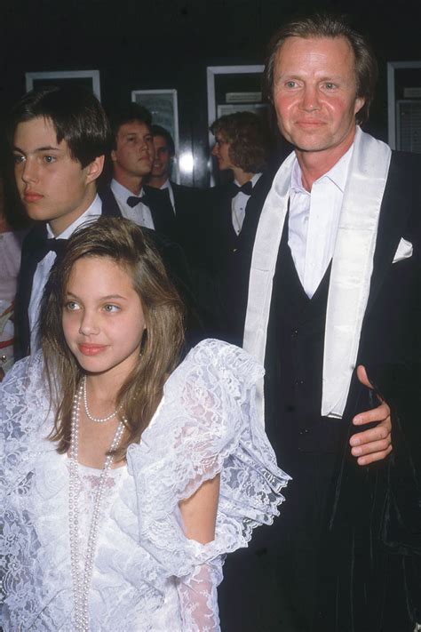 Angelina Jolie And Her Dad Jon Voight On The Red Carpet At The 1986