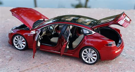 118 Official Dealer Edition Tesla Model S P100d Red Diecast Car