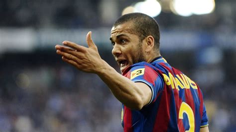Alves Eats Banana Thrown At Him In Racist Taunt Sportsnet Ca