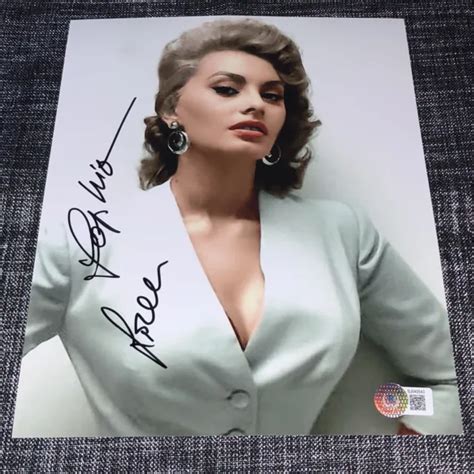 Sophia Loren Signed Autograph 8x10 Photo Sexy Actress Legend Beckett