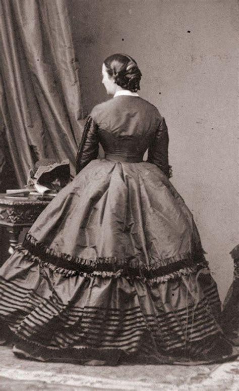 20 Stunning Vintage Photos Show What Victorian Female Fashion Looked Like