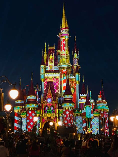 New Nighttime Projections Debut On Cinderella Castle