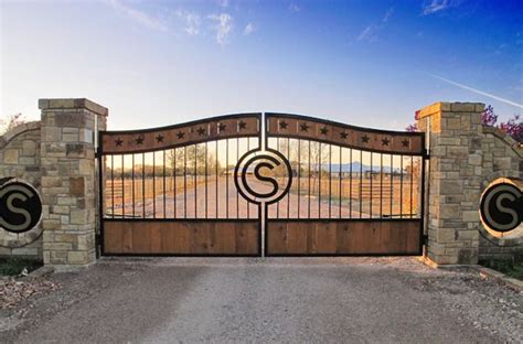 Gate Entrance To Schumis Usa Horse Ranch Ranch Gates Ranch