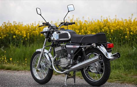 Anand Mahindra Confirms Launch Of Jawa Motorcycle In 2018