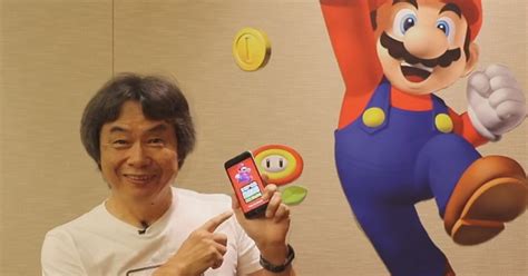 watch shigeru miyamoto play super mario run while he s busy doing a bicep curl