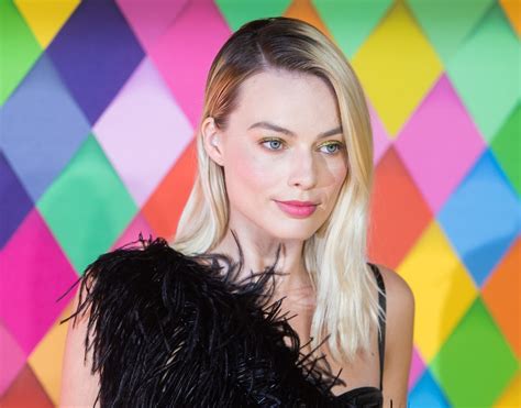 ‘been Pushing For That For Years Margot Robbie Wants Gay Romance Between Harley Quinn And