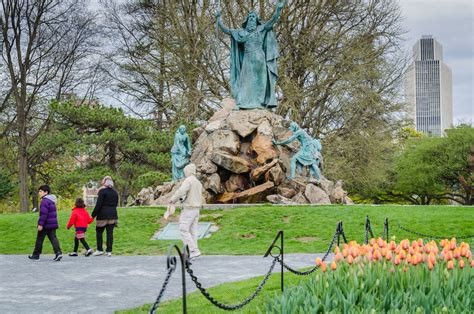 100000 Tulips Blossom In Washington Park Albany Ny