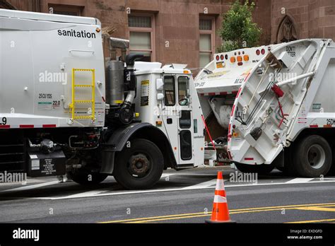 New York City Garbage Truck Hi Res Stock Photography And Images Alamy