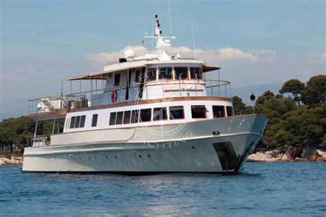 Day Yacht Charter In Cannes To Follow Régates Royales De Cannes