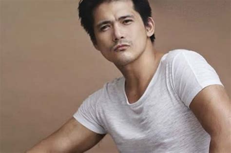 Robin Padilla Challenges ABS CBN And GMA7 Superstars To Reveal Contract
