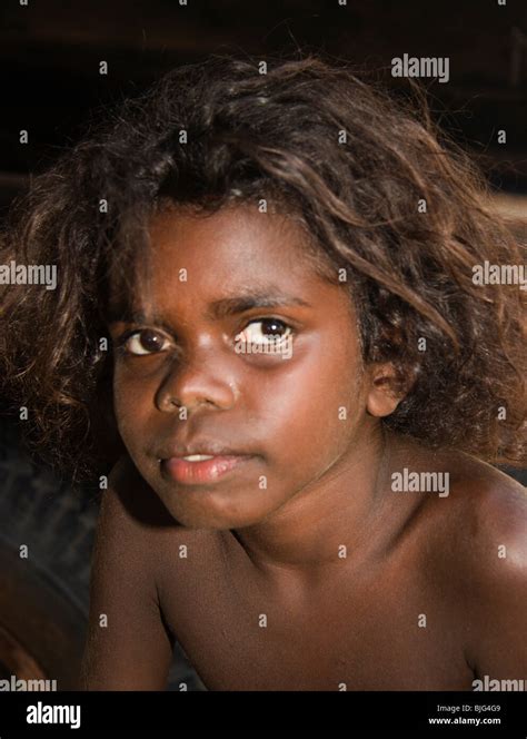 niño aborigen fotografías e imágenes de alta resolución alamy