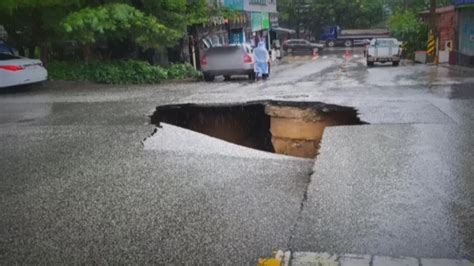폭삭 땅 꺼지고 고립되고전북충북도 비 피해 속출 JTBC 뉴스