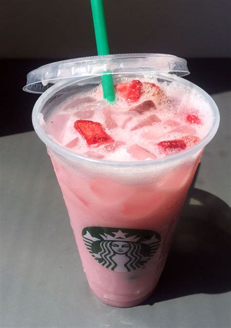 Pink Drink Bei Starbucks Gibts Jetzt Regenbogen Drinks Im Ombre Style