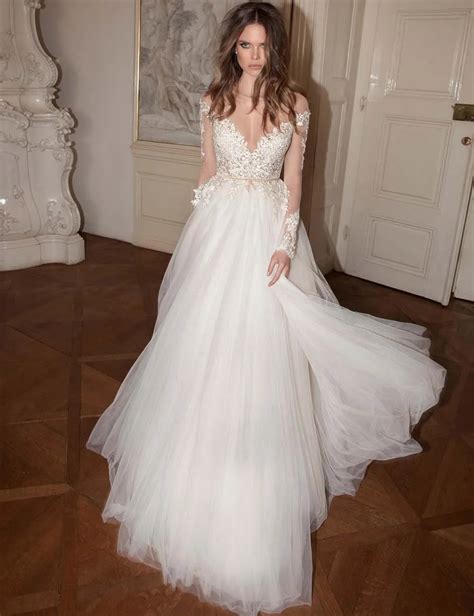 2015 Sexy Fall Backless Wedding Dresses With Long Sleeves Appliques