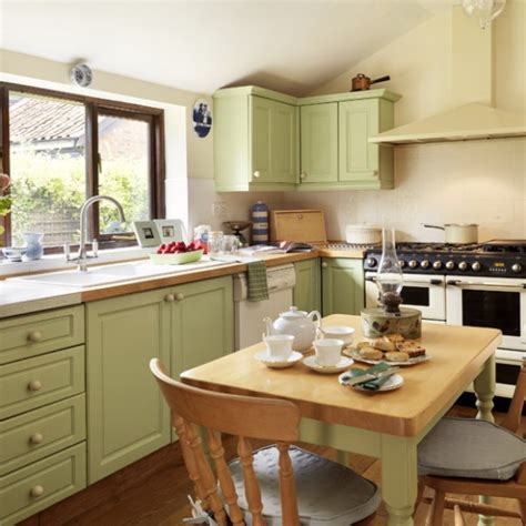 What Color Goes Well With Yellow And Green - 10 Surprising Colors That Go With Yellow Paint