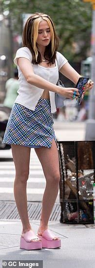 Pictured Zoey Deutch Kicks Off Production On Hulu Film Not Okay With Four Different Outfits