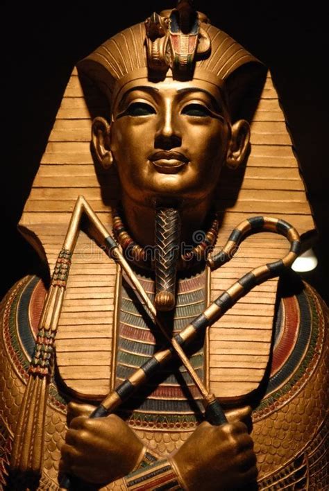 The Smile That Lasted 3 000 Years King Tut S Mummy Goes On Display For