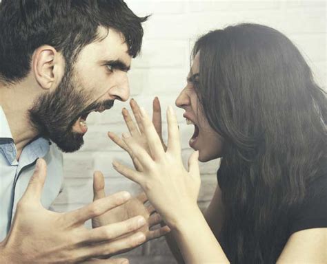 Psychologist Shares Signs Of A Troubled Marriage Herzindagi