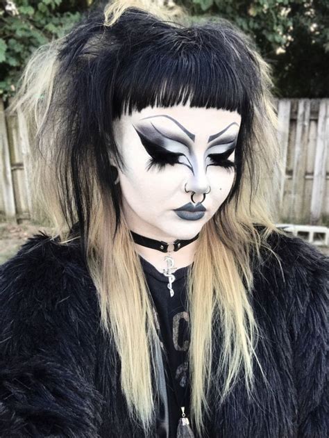 Trad Goth Or Somethin 🦇 In 2022 Goth Makeup Gothic Hairstyles Cosplay Makeup