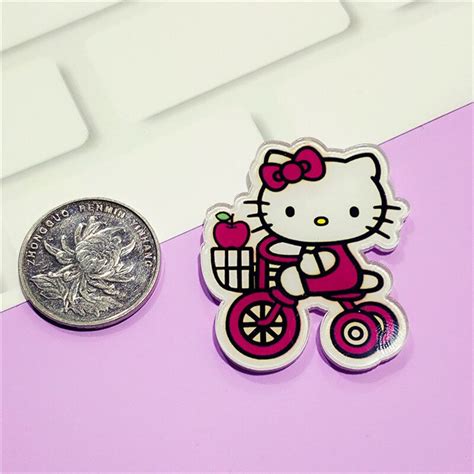 1 pcs free shipping love hello kitty icon badges for clothing acrylic badges backpack decoration