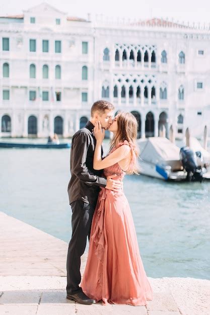 Premium Photo Romantic Photo Of Hugging And Kissing Couple In Venice