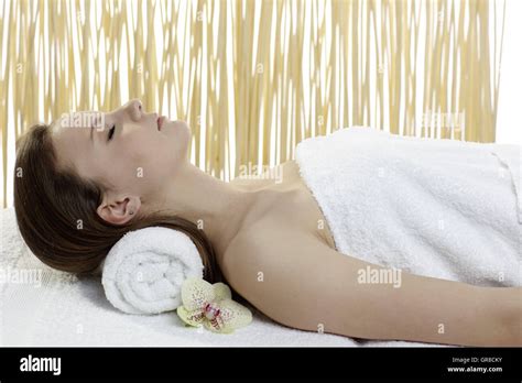 Massage Girls Hi Res Stock Photography And Images Alamy