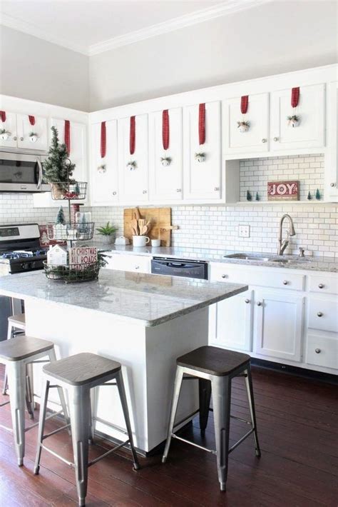 30 Fun And Joyful Christmas Kitchen Cabinet Decoration Ideas