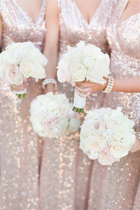 10 Ideas For White Rose Wedding Flowers For Your Ceremony