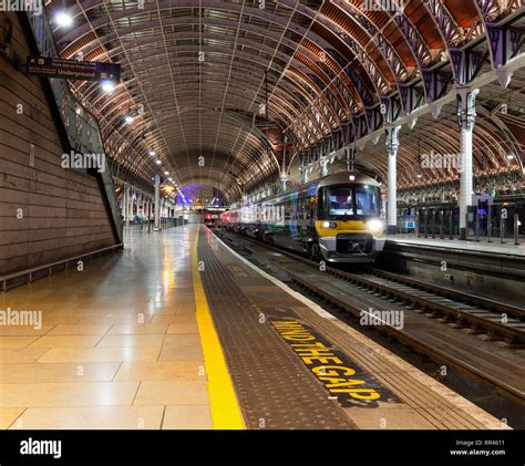 London Airport Train Station Hi Res Stock Photography And Images Alamy