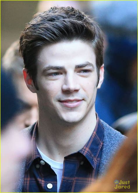 grant gustin gets playful with paparazzi in between the flash scenes photo 778930 photo