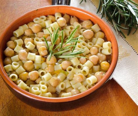 You can find pasta e ceci (which literally means pasta with chickpeas) everywhere in italy, however there are many regional versions of the dish. Ricetta pasta e ceci alla romana ottima velocissima saporita