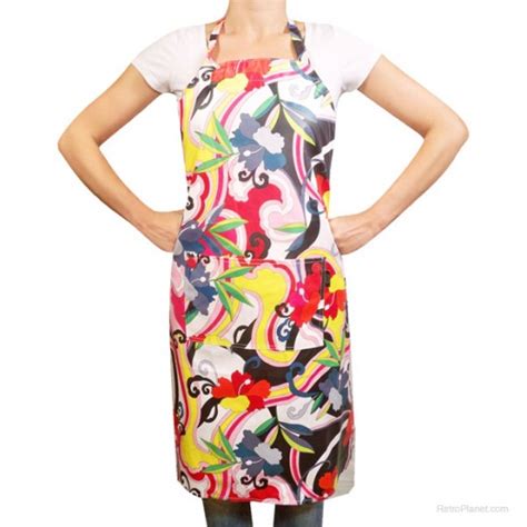Retro Aprons Inspired With Vintage Designs
