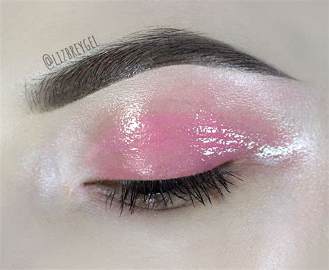 MAKEUP TREND DISSECTION: GLOSSY EYELIDS - LOOKS - Fashion Potluck