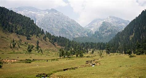 Most Famous Places To Visit In Gulmarg