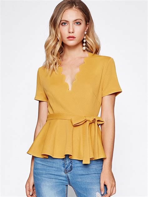 Top escote festoneado con cordón y péplum -Spanish SheIn(Sheinside