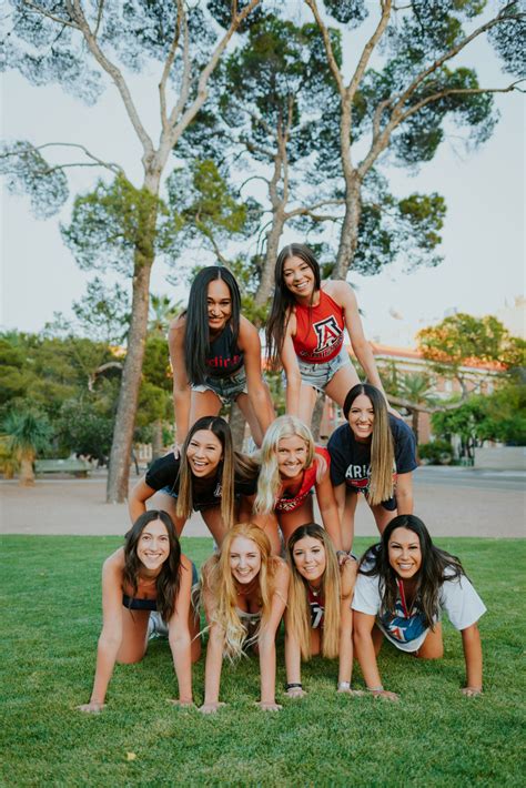 Fun Group Photoshoot Ideas For Senior Pictures Group Picture Poses