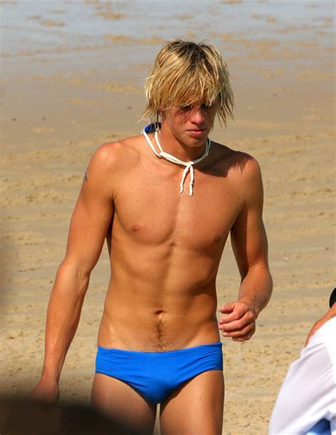 These hot teen boys are really filling out their speedos! 