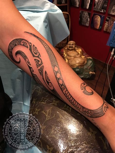 feminine polynesian tattooing by samuel shaw at kulture tattoo kollective polynesian tattoos