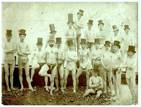 in brache ma con stile rappresentanti dell esclusivo beach swimming club di brighton 1863