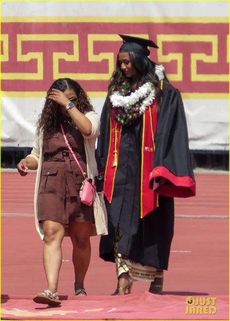 Sasha Obama Graduates From Usc With Her Parents And Sister In The