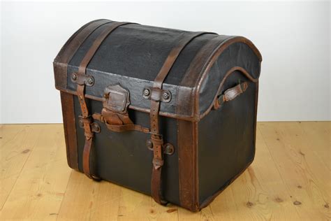 Black Canvas And Wicker Steamer Trunk Late 19th Century Retro Station