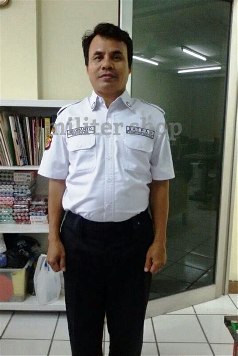 Dalama bahasa inggris baju safari disebut sebagai safari jacket atau bush jacket. 36+ Baju Kemeja Security, Model Terbaru!