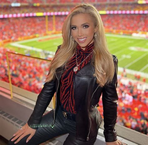 Meet Gracie Hunt The Kansas Chiefs Owners Daughter