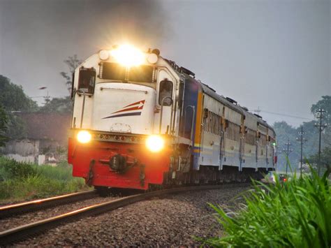 Kereta Api Indonesia Mesin Waktu Itu Bernama Kereta Api Kereta Api